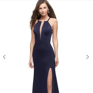La Femme - Plunging Halter Fitted Dress! Navy. Size 00.